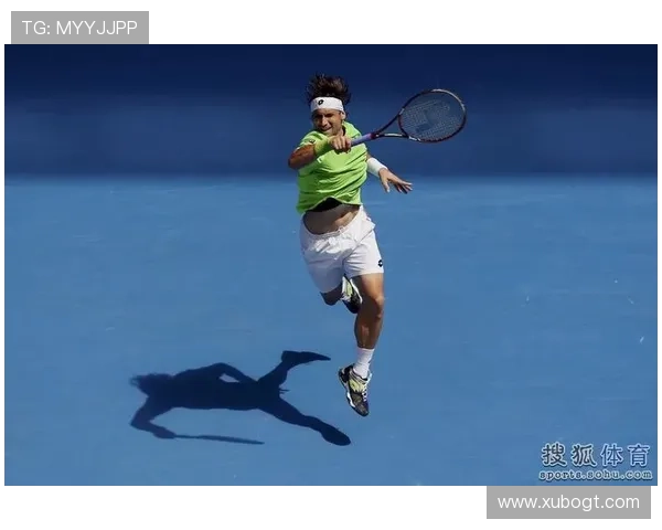 雷霆队发球失误西亚卡姆迅速反击完成精彩扣篮展现实力